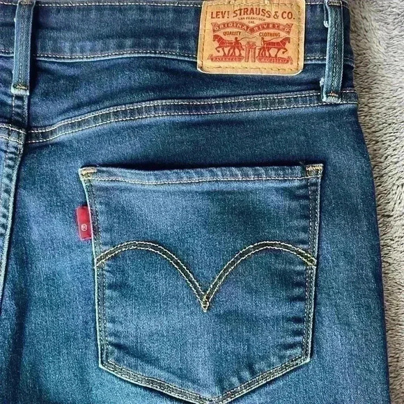 Levi’s Bermuda Short Dark Wash Size 30 - Picture 9 of 9